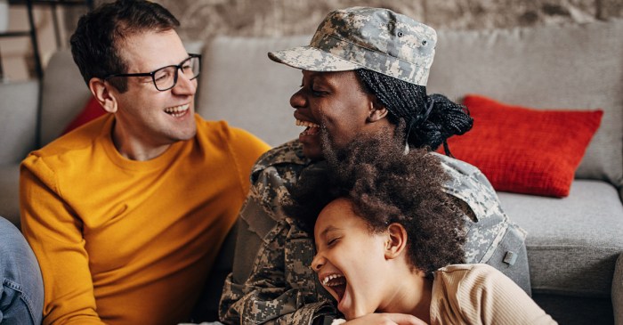 Spouse decades themilitarywifeandmom grants scholarships